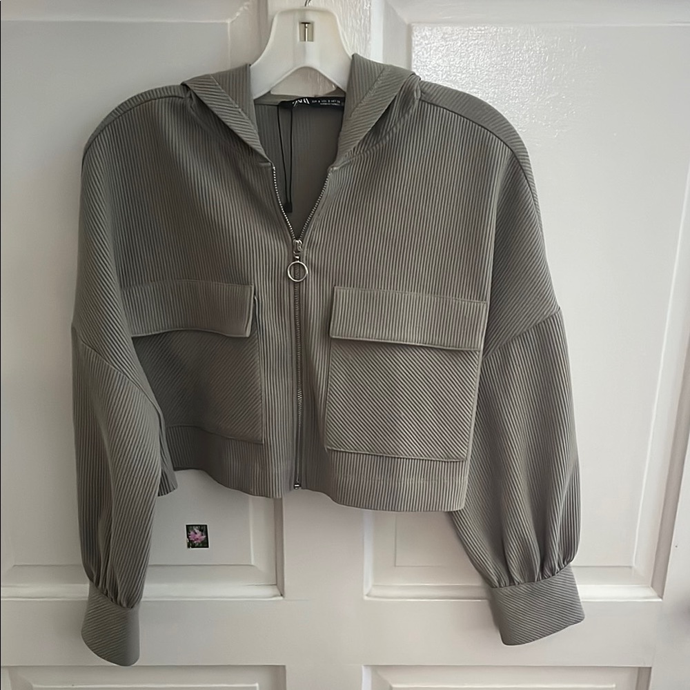 NWOT Zara Ribbed Cropped Bomber Jacket with Modern Boxy Silhouette